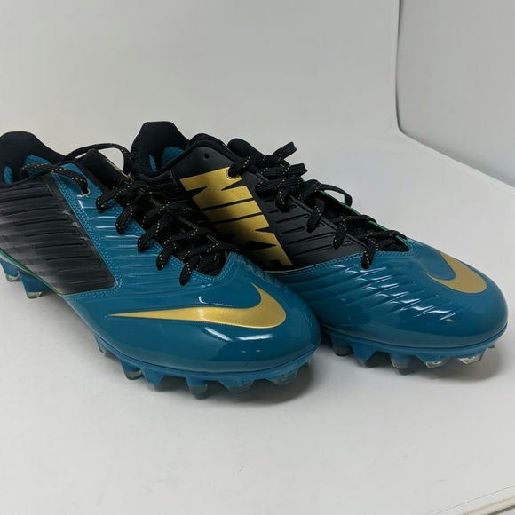 nike plastic cleats